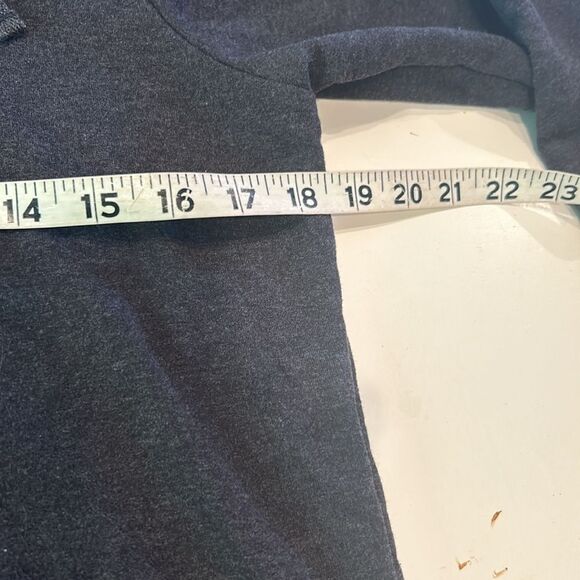 Patagonia dark gray hoodie sweatshirt with whale and “live simply “ small - Picture 5 of 8